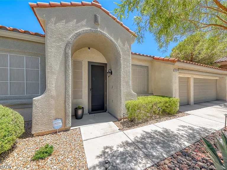2122 Mooreview St — Photo 3