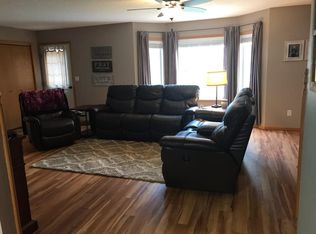 512 10th Ave, Edgeley, ND 58433