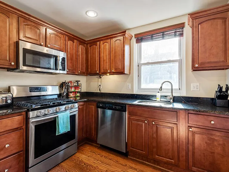 132 Dale St — Photo 7