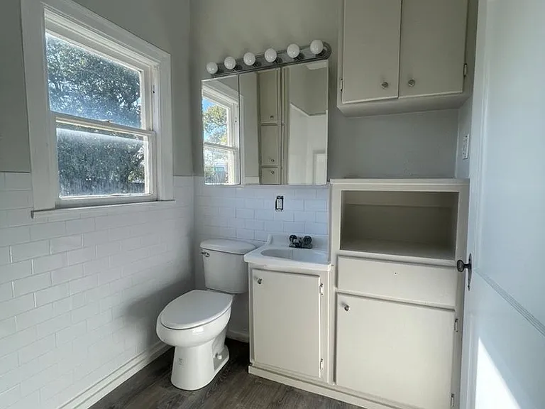 604 E Broadway St — Photo 12