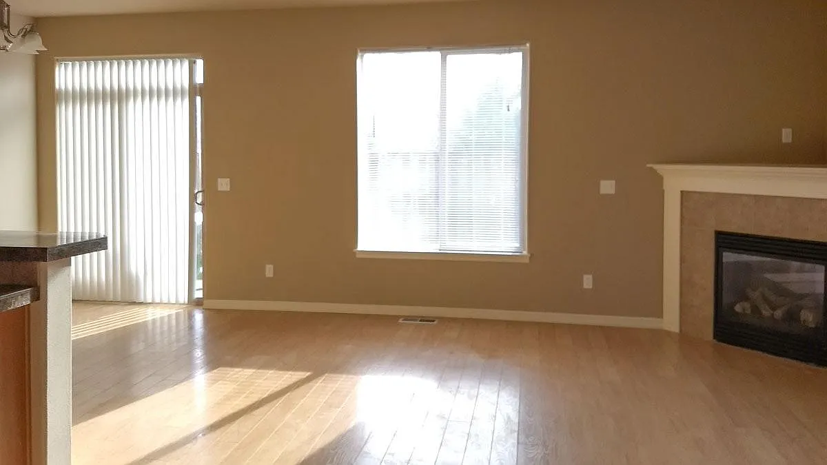 3 bed, 2.5 bath, 1652 sqft, $2,445 — Photo 3