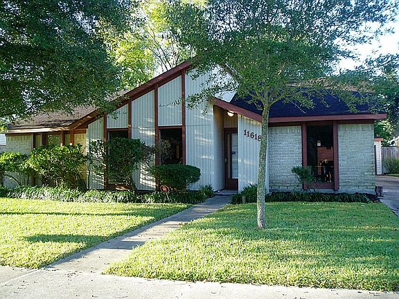 3rd image of 11618 Sagewillow Ln