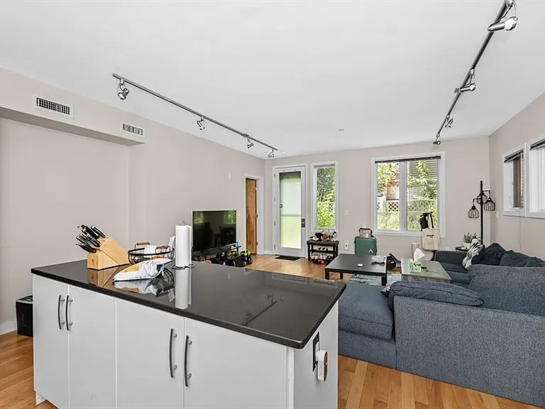 24 Bay State Rd #5 — Photo 8