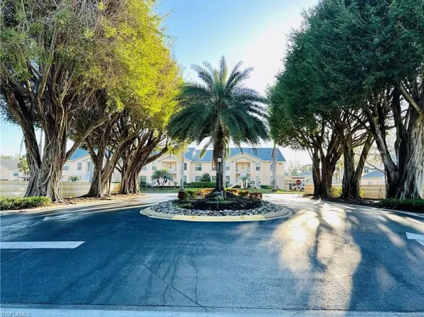 665 Wiggins Lake Dr APT 101, Naples, FL 34110