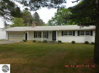 211 8th Ave, Tawas City, MI 48763