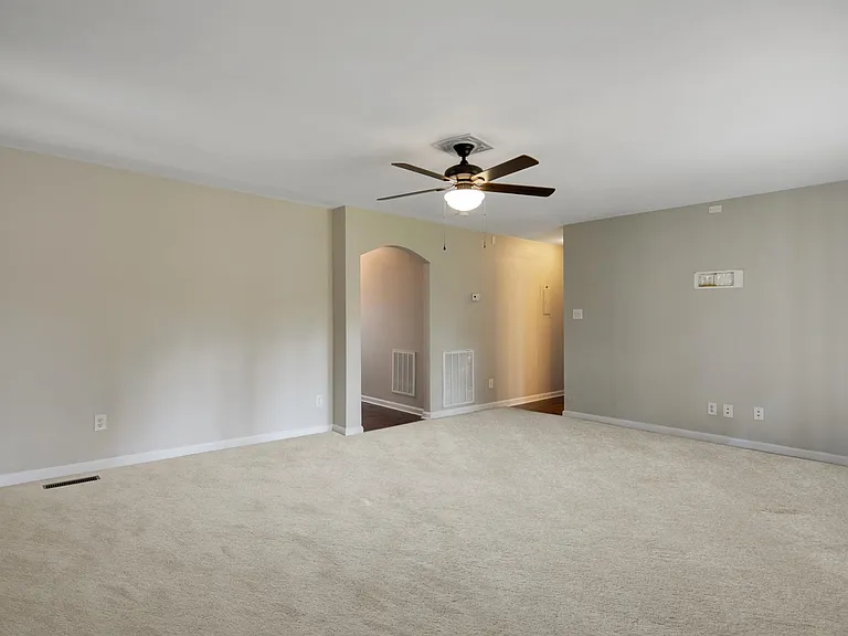7558 Jennings Ln — Photo 7