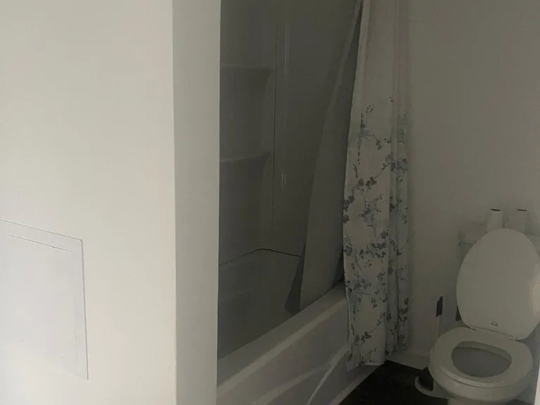 211 Sharon Dr — Photo 2