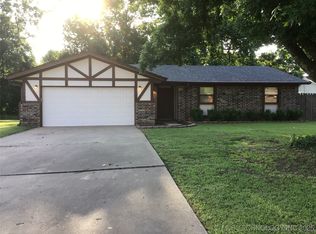 1857 Surrey Dr, Pryor, OK 74361