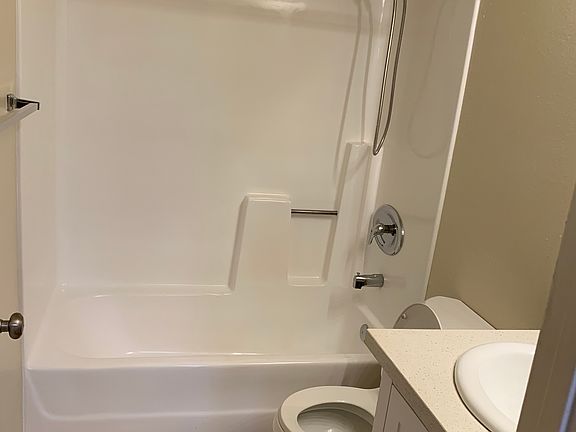 3rd image of 338 Salem St APT 101