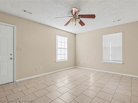 5th image of 821 S 39th St