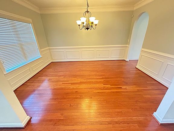 3rd image of 519 House Wren Ln