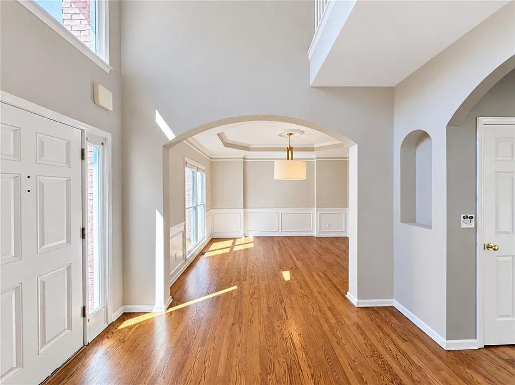 6 bed, 3.5 bath, 4141 sqft, $3,950 — Photo 3