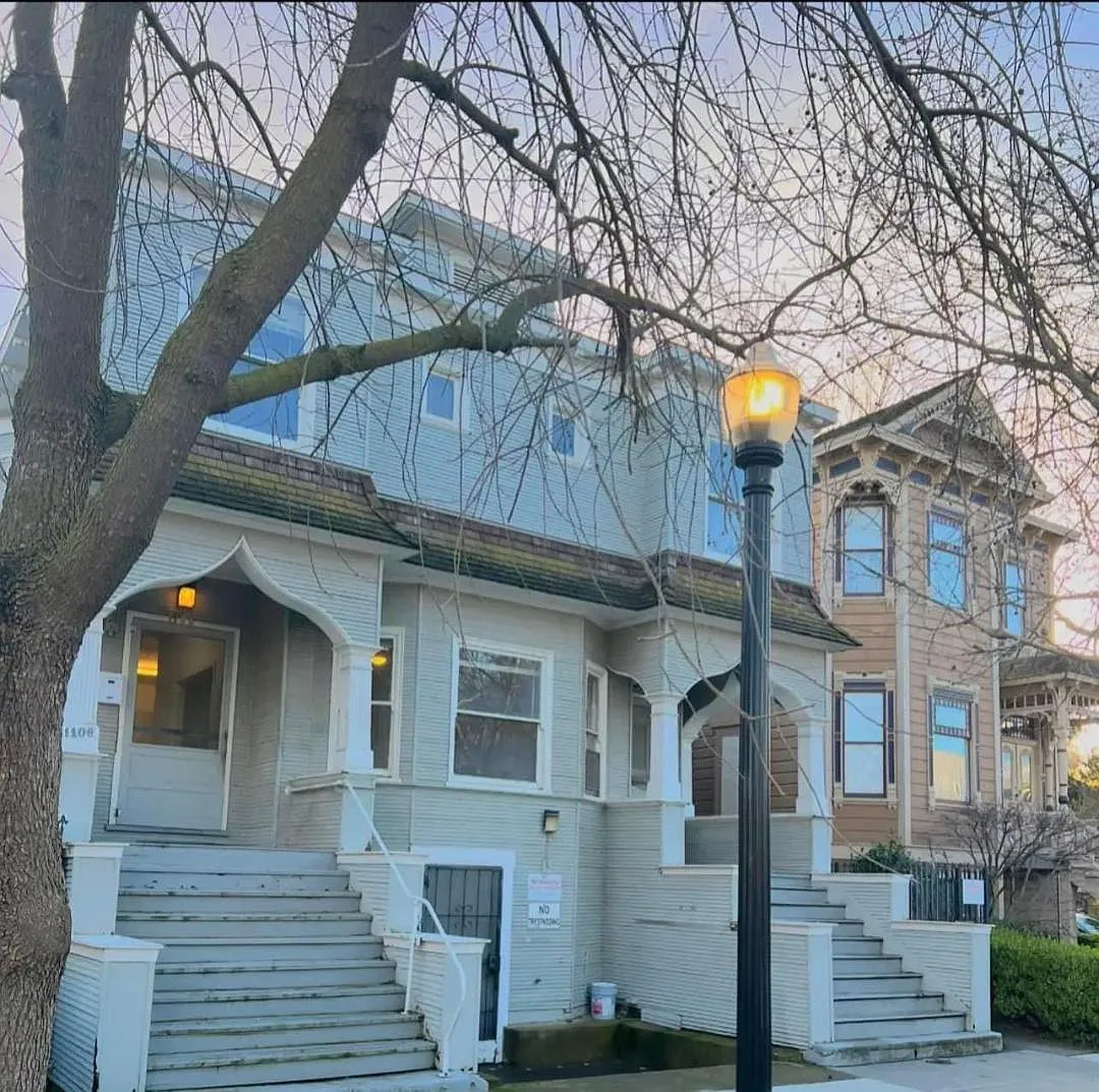 1106 E St — Photo 1