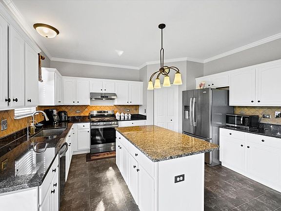 2nd image of 322 Zinnia Dr