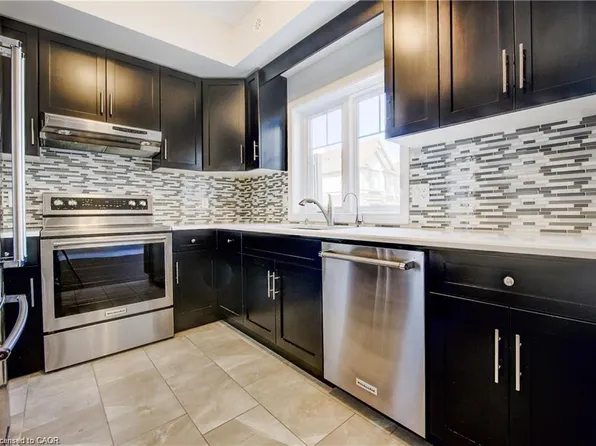 70 Willowrun Dr #F2, Kitchener, ON N2A 0J3