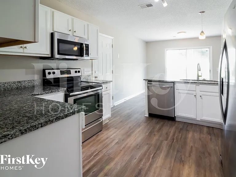 528 Beverly Dr — Photo 7
