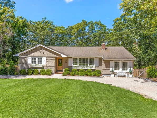 40 Highlands Dr, Southampton, NY 11968