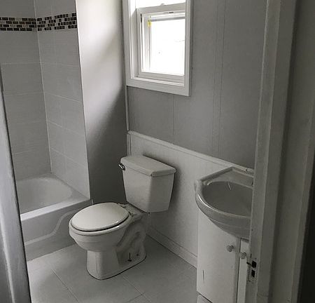 5th image of 927 W 6th St
