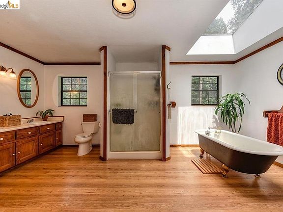4th image of 4589 Jenkinson Cir