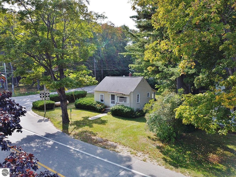 1st image of 320 S Shabwasung St
