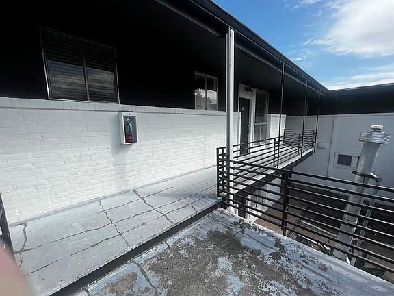 2nd image of 5123 Del Monte Dr APT 1