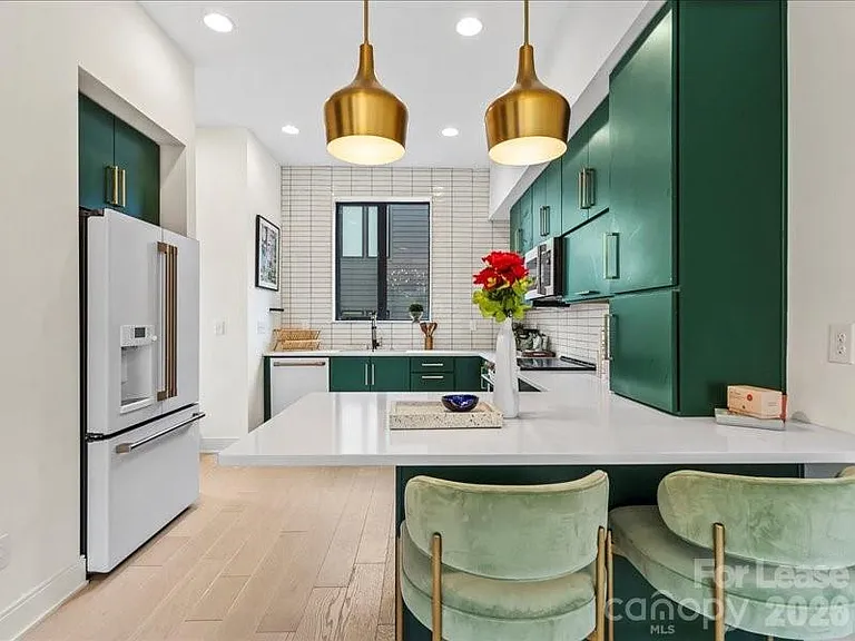 815 E 36th St — Photo 10