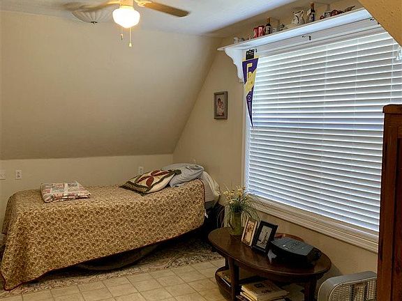5th image of 125 Garrett Ln