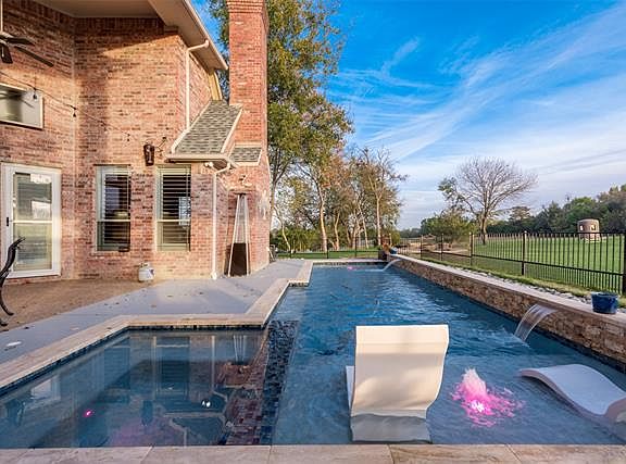 5th image of 4570 Lake Breeze Dr