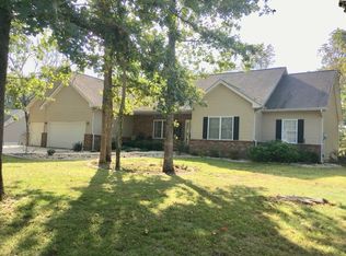 4 Weeks Ln, Litchfield, IL 62056