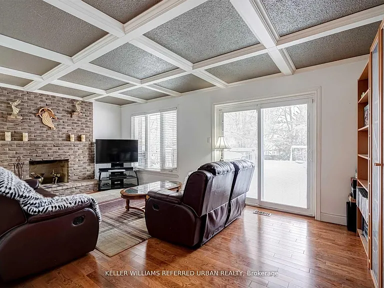 135 Jennifer Cres — Photo 15