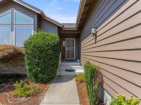 5th image of 2004 NW Sarum Cir