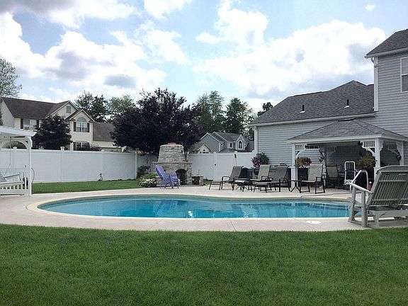 3rd image of 3727 White Oak Dr