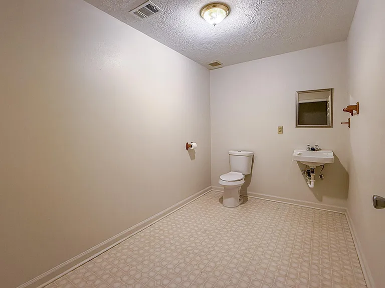 26605 E River Rd #A — Photo 17