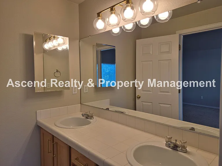 17634 SW September Ln — Photo 15