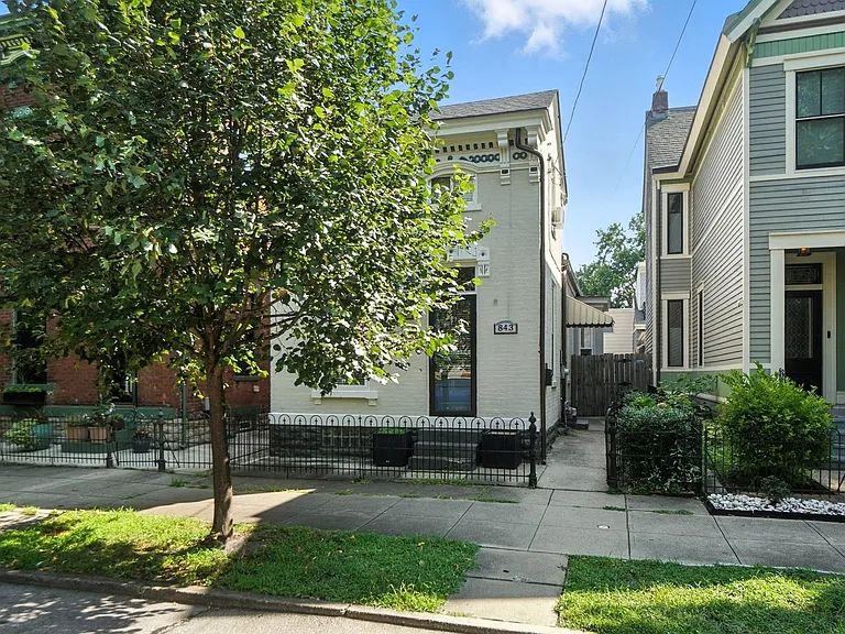 843 Overton St — Photo 3