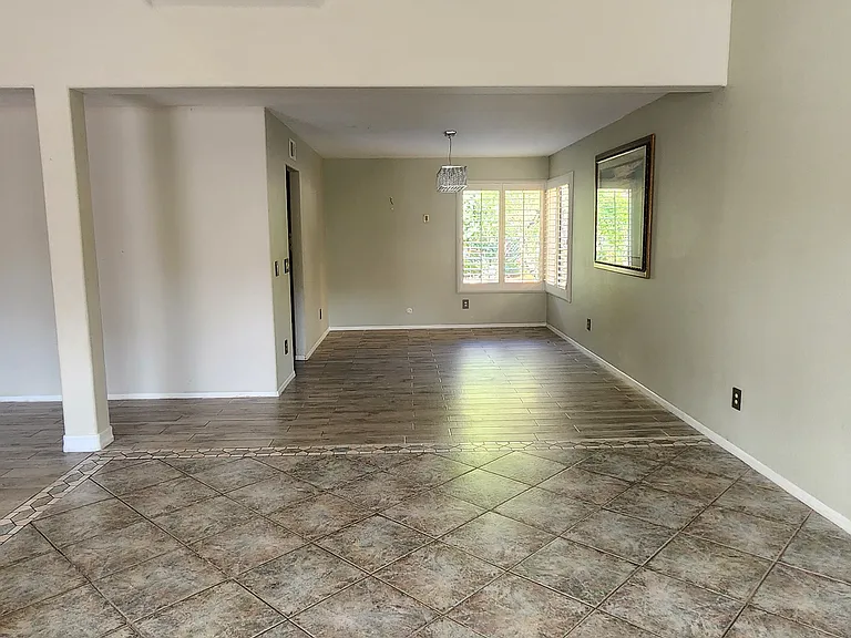 1068 Fairhill Ter — Photo 8