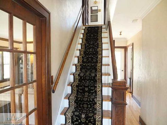 5th image of 813 E Oak St