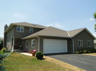 405 Park Place Ct #A, Waterford, WI