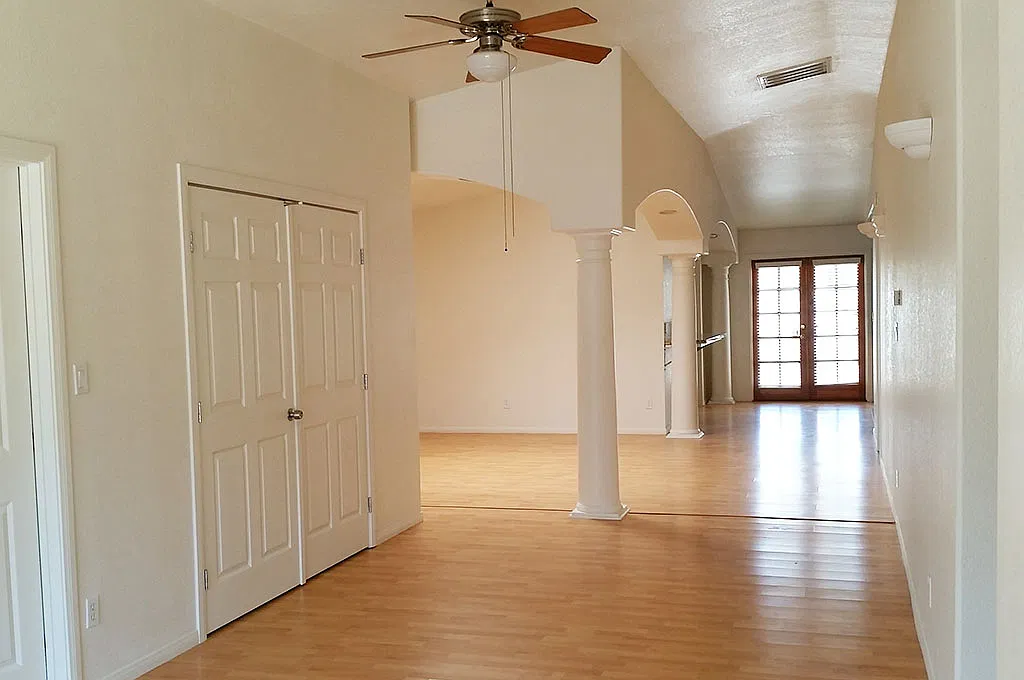 7 bed, 2600 sqft, $8,750 — Photo 2
