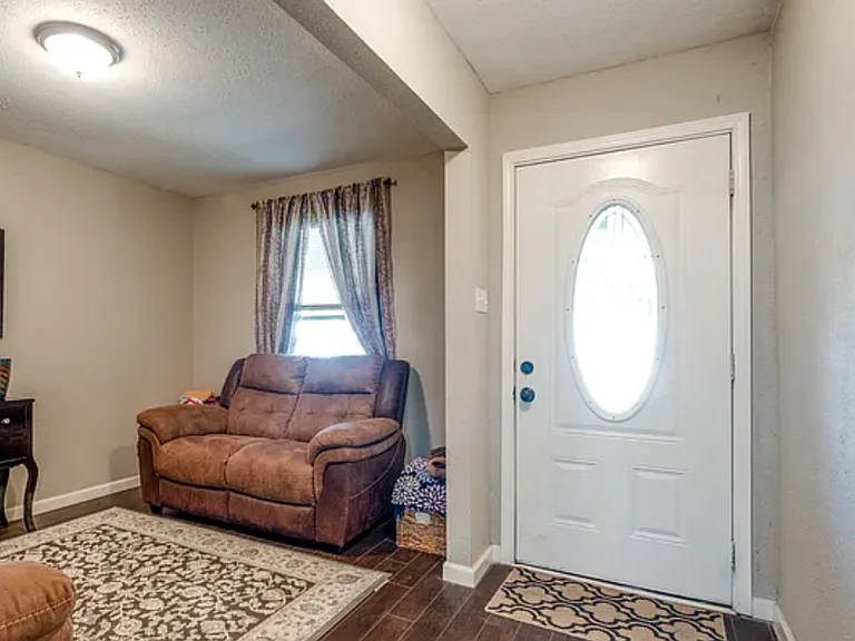 5702 Woodgreen — Photo 6