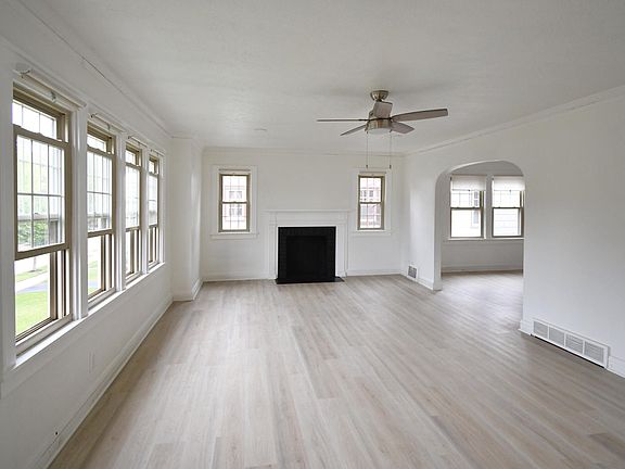 Bright and spacious Living Room
