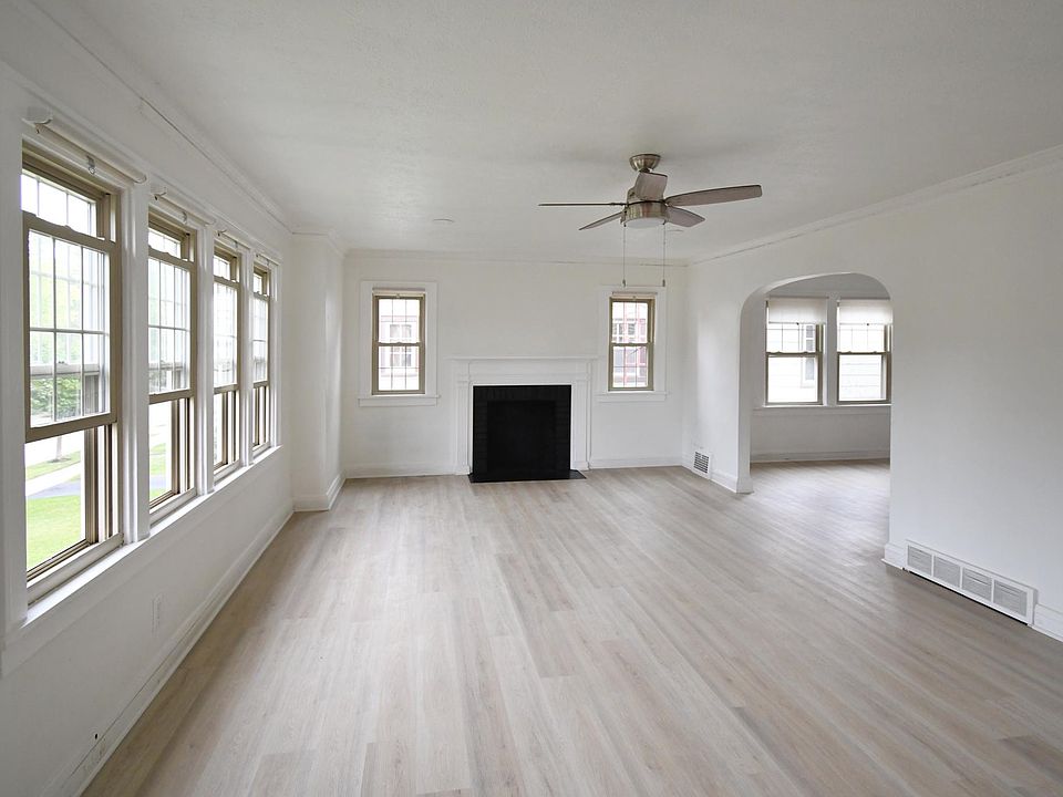 Bright and spacious Living Room