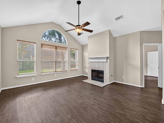 3rd image of 19038 Runners Ln