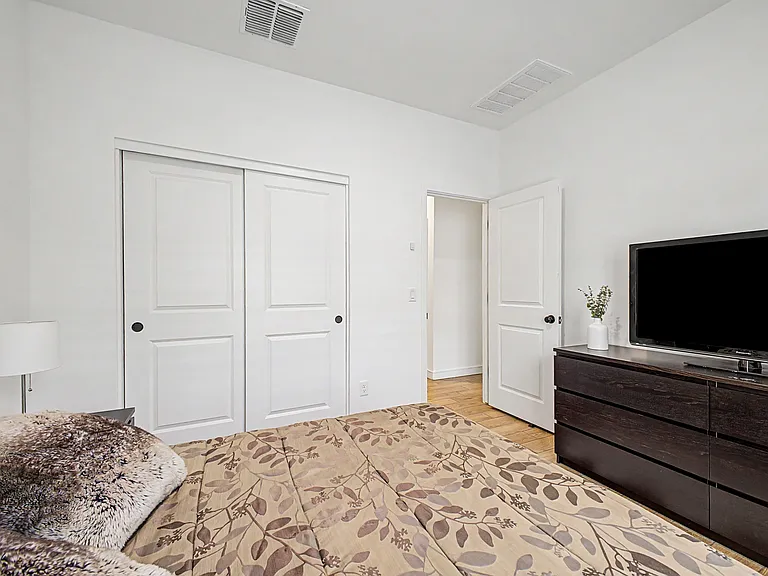 Bedroom #3 ( Full + TV )
