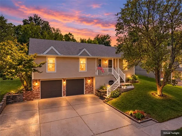 1206 SW Eastman Ct, Blue Springs, MO 64015