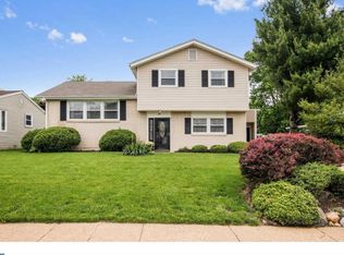 18 Springlake Dr, Newark, DE 19711