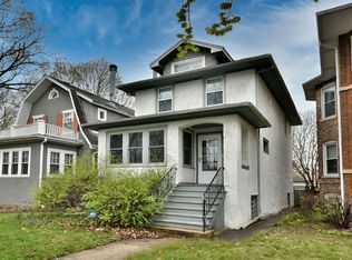 945 S Grove Ave, Oak Park, IL 60304