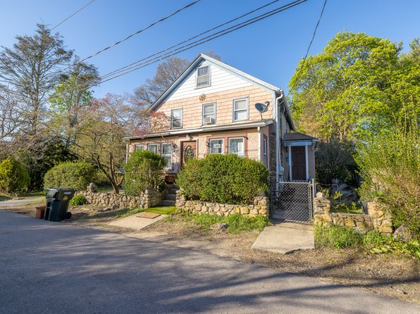 29 Cape Ann Ct, New London, CT 06320