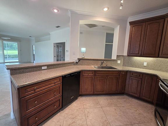 4th image of 4492 Golf Club Ln