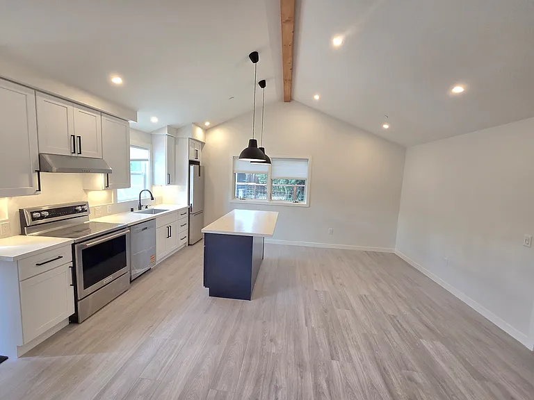 1728 Almond Ave #B — Photo 4